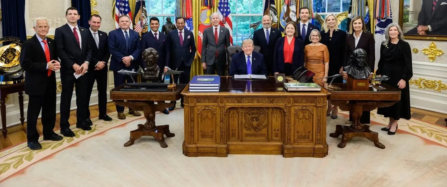 Gov Reynolds with Pres. Trump, WH leadership, Mesabi representatives and Iowa delegation in Oval Office.