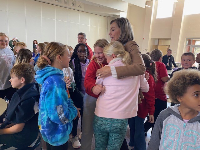 Gov. Reynolds hugs students