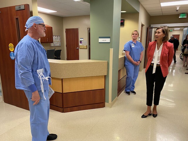 Gov. Reynolds talks with surgeon