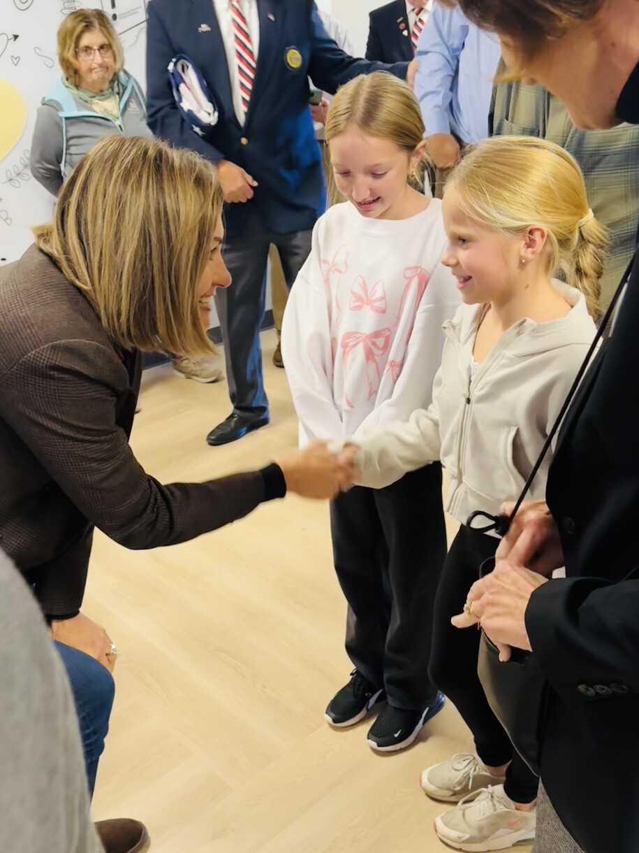 Gov. Reynolds meets two young girls