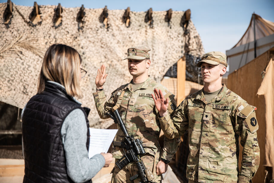 Gov. Reynolds visits ING soldiers